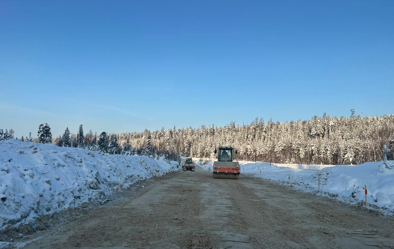 В 2025 году в Ханты-Мансийском автономном округе-Югре продолжаются масштабные работы по капитальному ремонту участка трассы Октябрьское – Андра