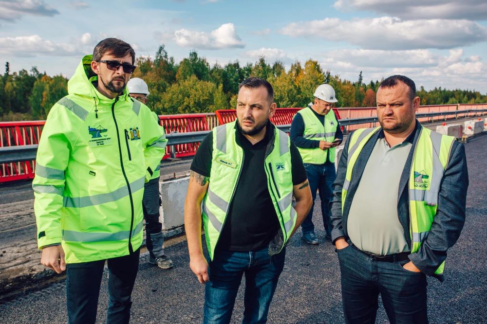 В Ханты-Мансийском автономном округе - Югре дорожники проинспектировали ход ремонта моста через реку Аган 