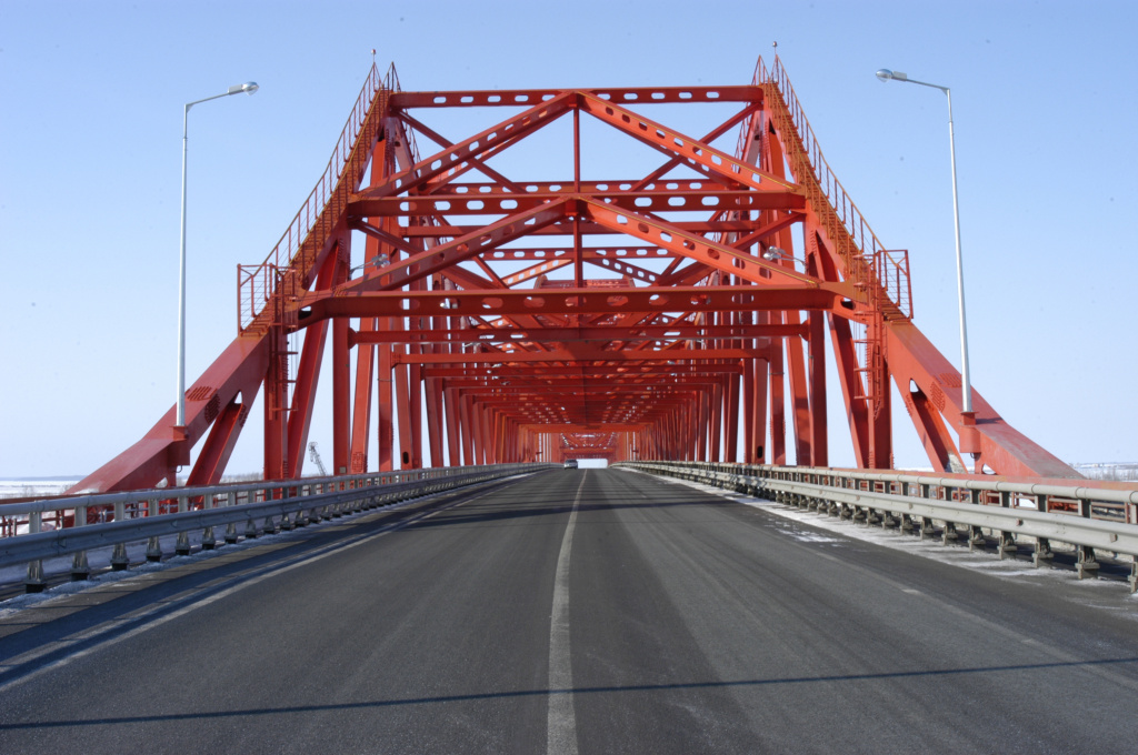 Мост через р. Иртыш в районе г. Ханты-Мансийск. Дорожное покрытие.
