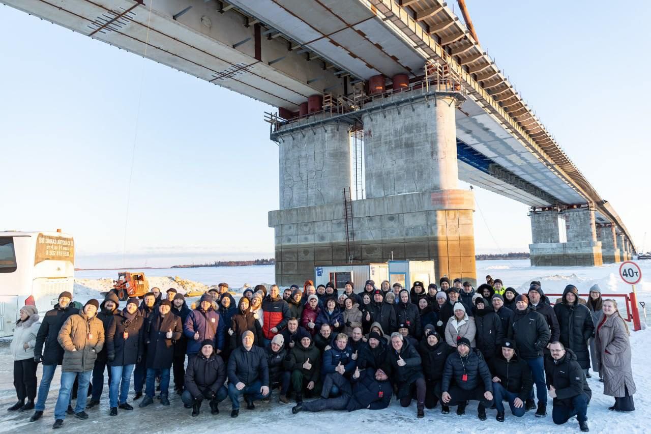 Чиновникам практически со всей страны провели экскурсию на строящийся мост через Обь в районе г.Сургут 