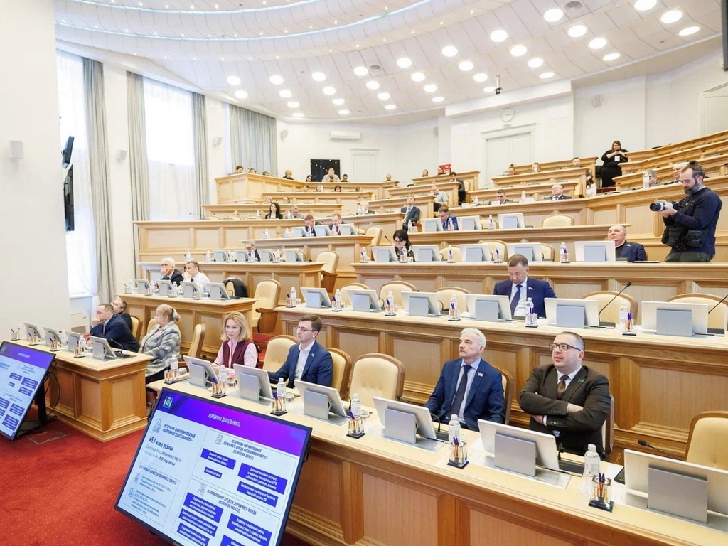 Перспективы развития транспортной инфраструктуры в Югре и эффективность расходования средств дорожного фонда в 2024 году стали темой обсуждения на "правительственном часе" в окружной Думе
