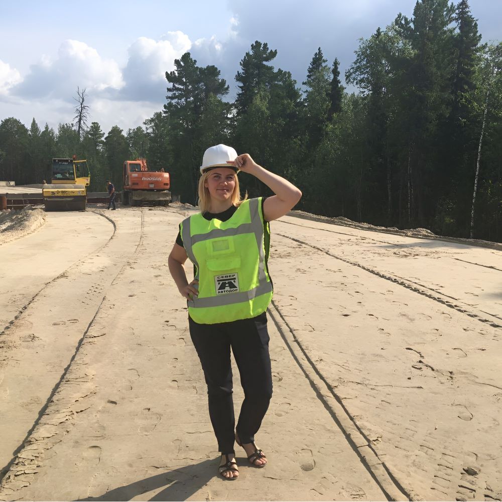 В преддверии Международного женского праздника рассказываем о женщинах-дорожниках, которые трудятся на объектах нацпроекта в Югре