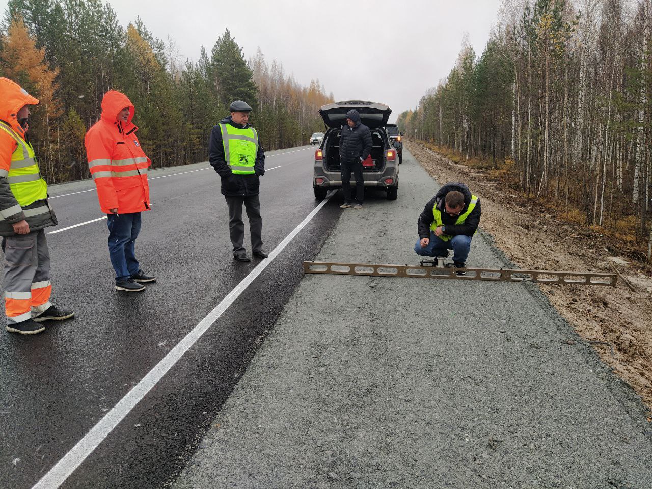 В Кондинском районе Ханты-Мансийского автономного округа-Югра  завершили работы по первому этапу ремонта дороги «Юг» на участке с 230 по 236 км