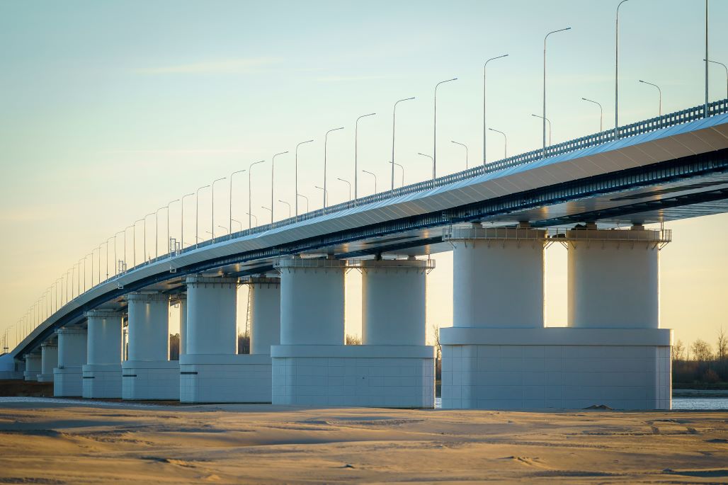 Сургутский мост через Обь объединил берега и ускорил транспортную логистику